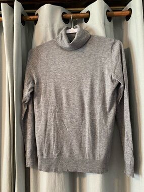 Ann Taylor Light Gray Soft Turtleneck Sweater, Women’s Size Petite Medium